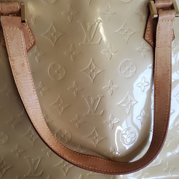 Louis Vuitton - Picture 9 of 16